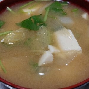 小松菜と玉ねぎと豆腐の味噌汁